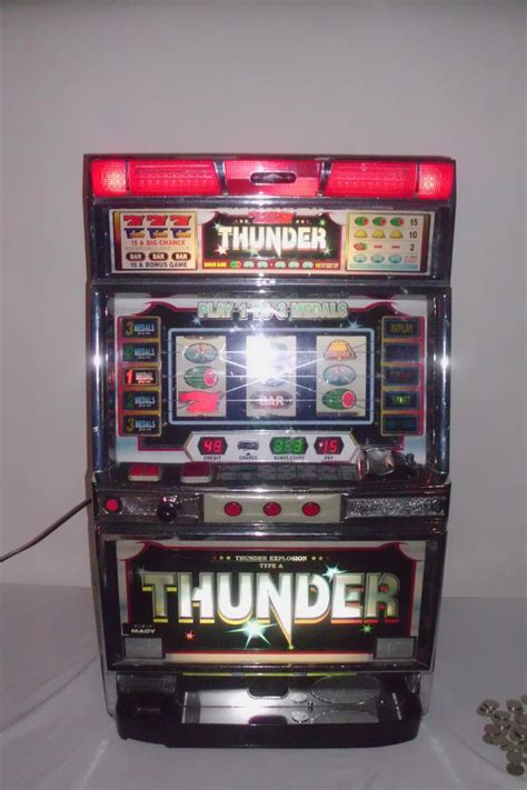 Macy Thunder Slot Machine